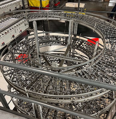 Industrial carousel with metal components