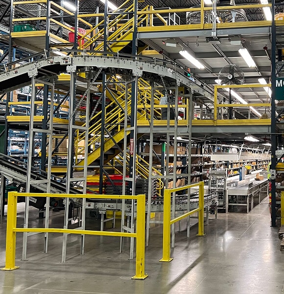 Industrial warehouse with conveyor system