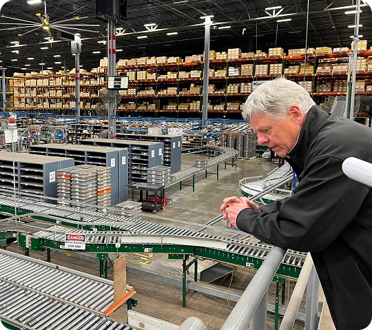 Warehouse with conveyor system and inventory